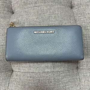 MK blue wallet, great condition , gold zipper that glides when zipped